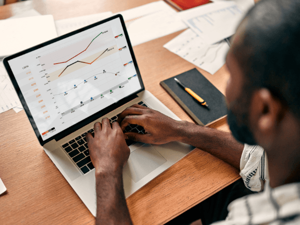 Rapoarte și statistici HR inteligente